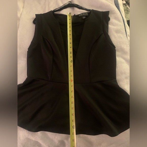 Forever 21+ Y2K Black Plunge V Neck Mesh Sleeveless Top - Picture 9 of 12